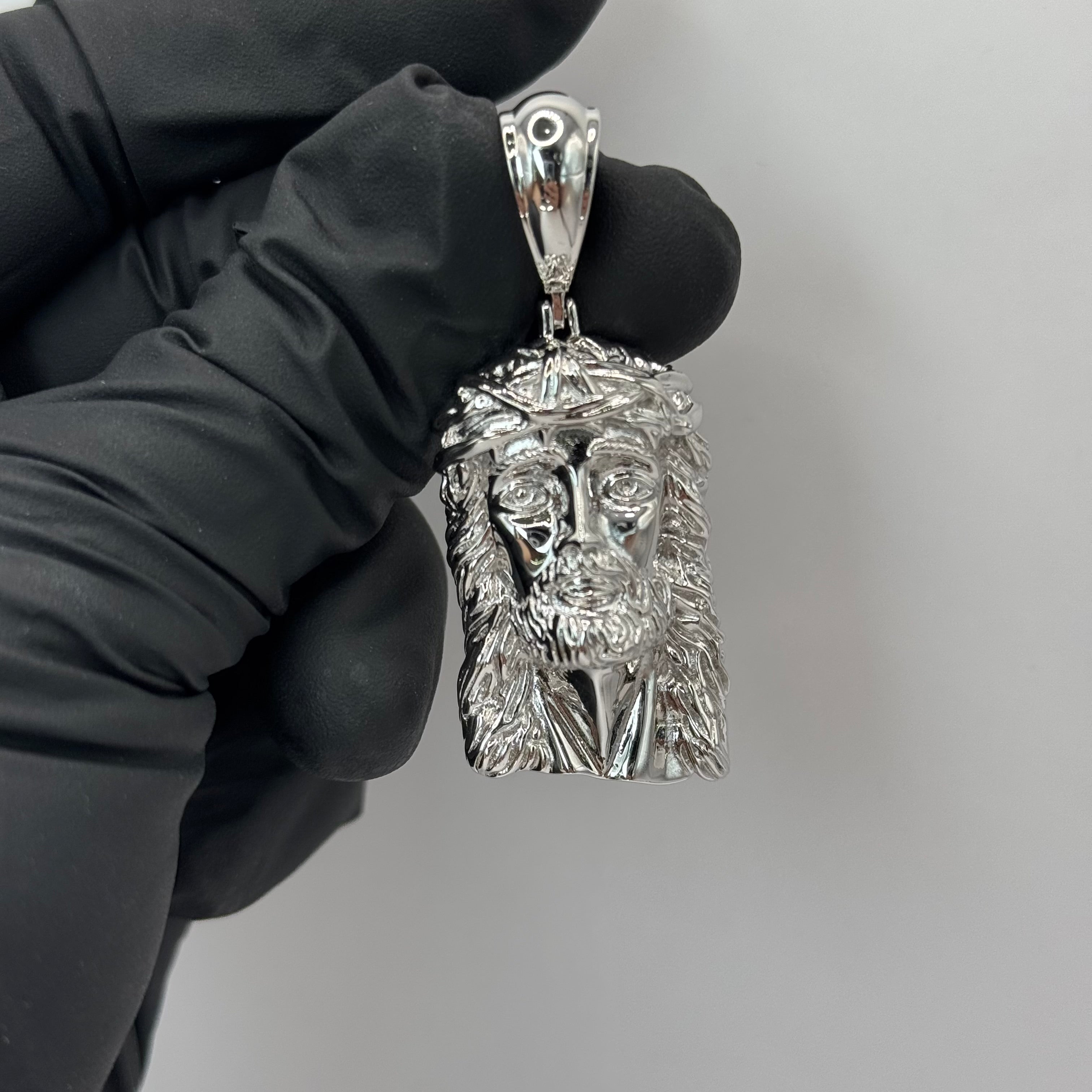 JESUS BRIGHT FACE PENDANT image 2