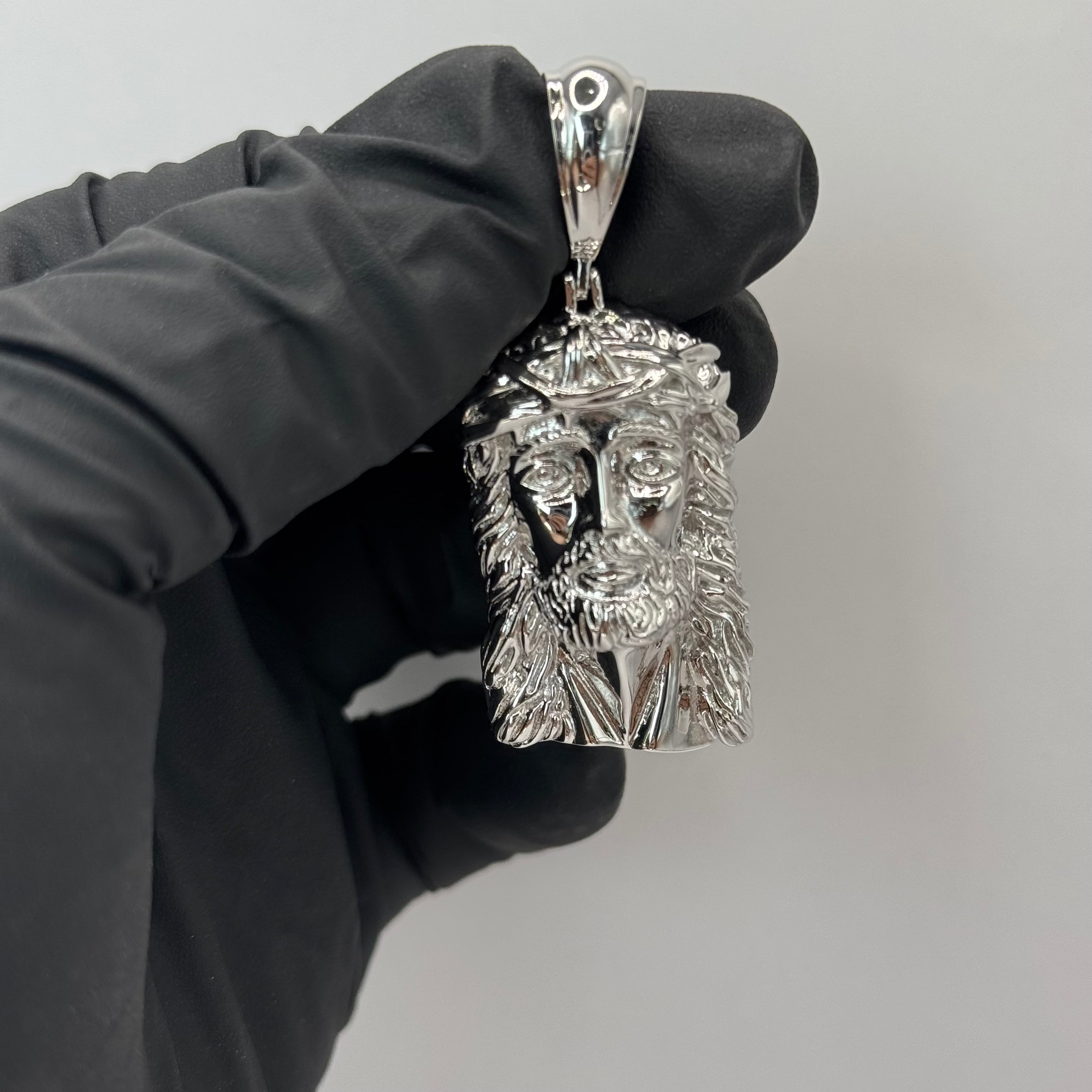 JESUS BRIGHT FACE PENDANT image 1